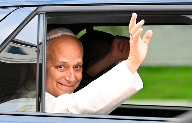 El Papa sale del Policlínico Gemelli a primeras horas de este sábado
