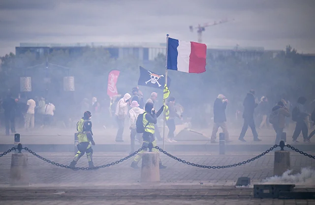 ‘Tomamos la Bastilla’: Las protestas por el costo de la vida sacuden Francia