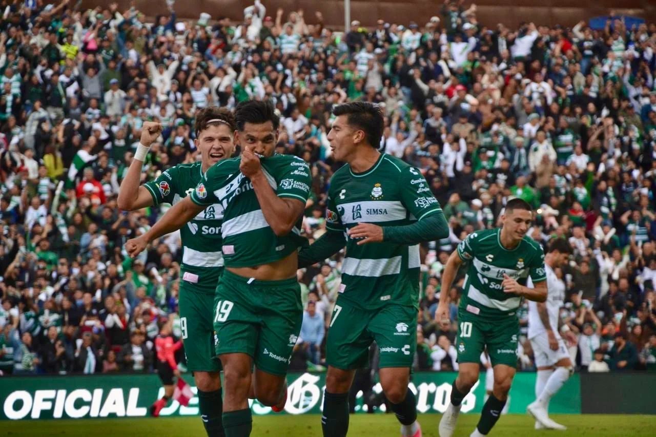 Santos golea al Querétaro y se acerca a la liguilla