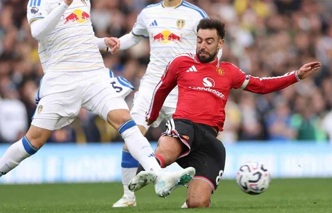 Manchester United empata con Leeds y sigue sin levantar en la Premier League