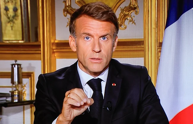 Macron culpa a la extrema izquierda por violencia en protestas y exige que paguen por daños