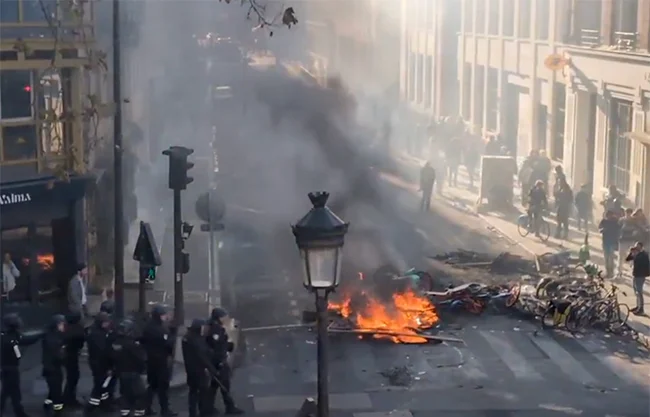 París vive nuevo episodio de violencia y saqueos en torno a la plaza de la República
