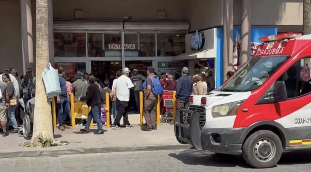 Muere mujer al exterior de Soriana Centro de Torreón; se desvaneció en compañía de su hija
