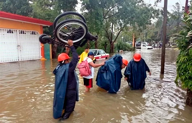 Suman 10 muertos en Veracruz; extienden suspensión de clases