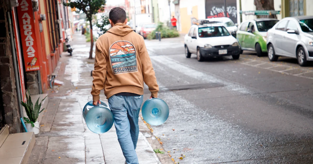 Guadalajara arde por falta de agua: Reportan cierre de escuelas y bloqueo de calles