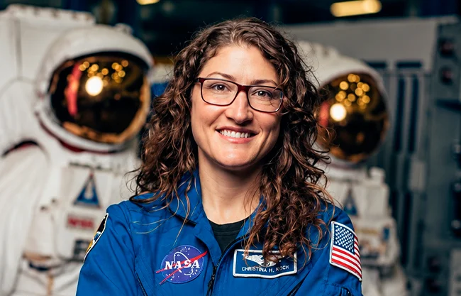 Christina Koch, primera mujer en orbitar la Luna propone buscar vida desde ahí