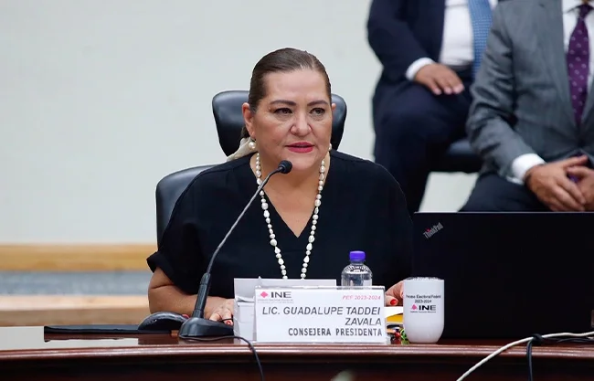 Oposición pide a Taddei aclarar contratos o renunciar