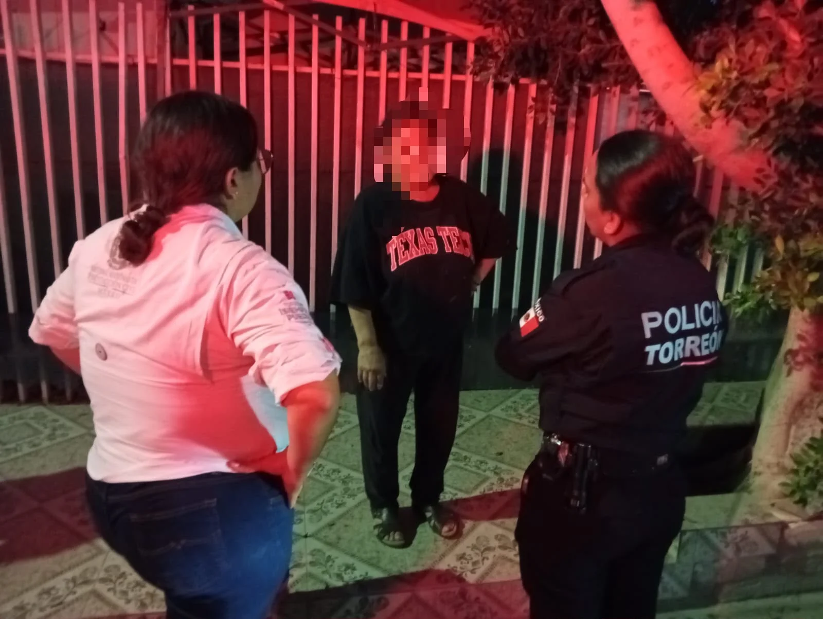Estudiantes de la NARRO rescatan a joven que intentaba arrojarse de puente peatonal en Torreón