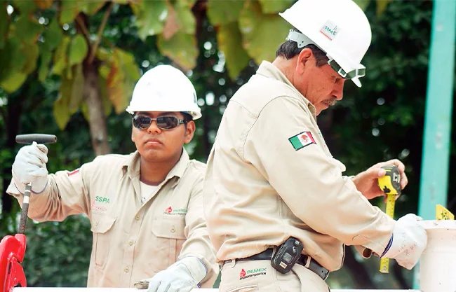 Pemex descarta despidos masivos y recortes salariales