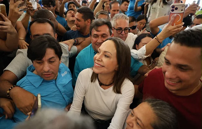 'Estoy aquí': María Corina Machado regresa a Venezuela tras casi un año en el exilio