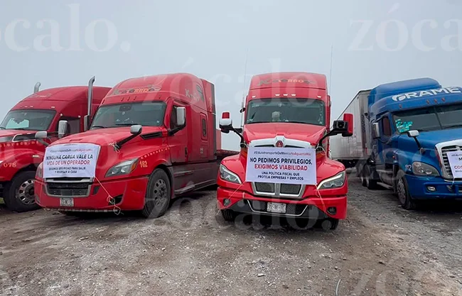 Transportistas se concentran en carreteras por paro nacional, sin bloquear la circulación