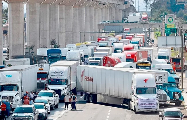 Sheinbaum vincula bloqueos de transportistas con reunión de organizadores y Alito Moreno