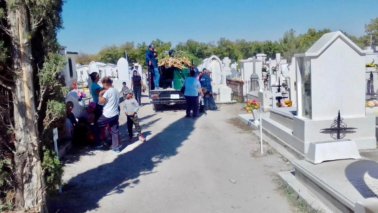 Recomiendan tomar precauciones sanitarias y de seguridad al visitar panteones por Día de Muertos