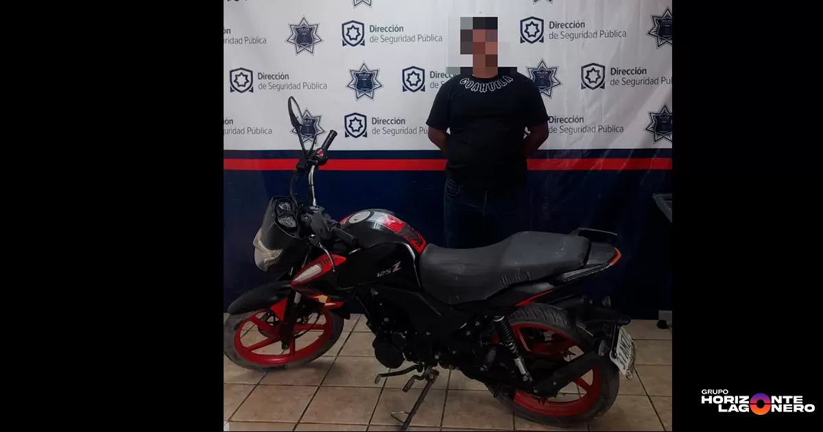 Policía de Torreón detiene a hombre por robo de motocicleta en Villas la Merced