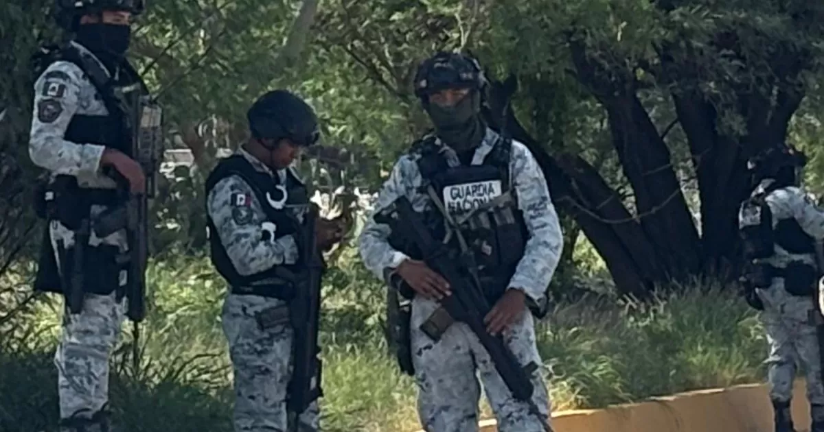 El hecho se registró en calle Enrique Anzures de la colonia Carlos Herrera cuando vecinos del sector, cercanas las 9:00 horas, observaron un cuerpo decapitado.