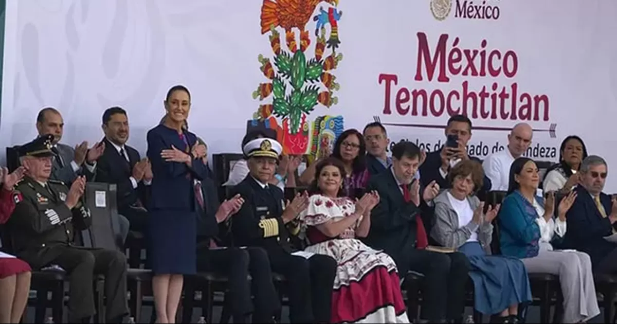 En el Zócalo, la presidenta recordó la fundación de la ciudad azteca, el descubrimiento por parte de los españoles y la conquista atroz que sufrió