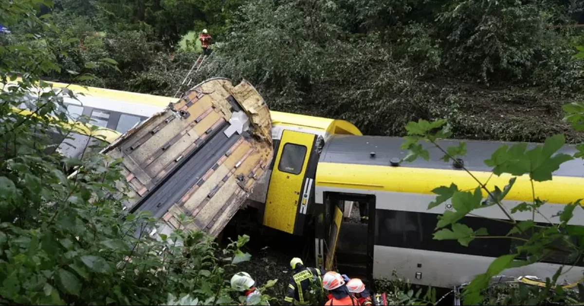 La policía federal y local dijeron que la causa del accidente cerca de Riedlingen sigue bajo investigación.