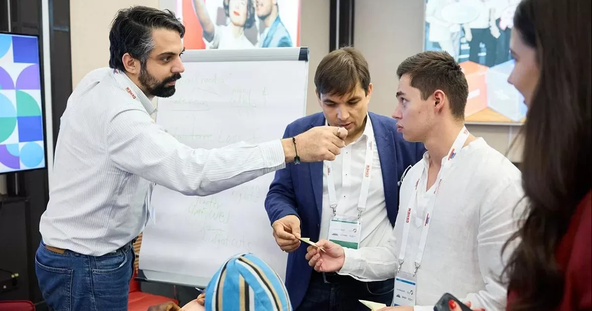 Vine a trabajar, no de vacaciones, dice desde Rusia el diputado Antonio Attolini Murra