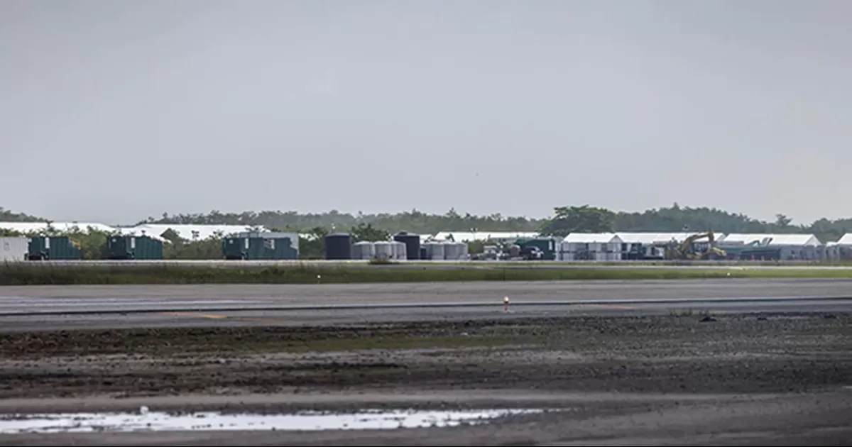 El diplomático mexicano es el primero de cualquier país que entra al centro de detención migratoria Alligator Alcatraz, en Florida