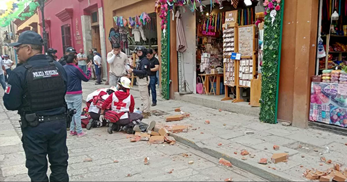 El sismo registrado en Tlacolula dejó como saldo un joven de 15 años lesionado en la cabeza. Fue atendido por elementos de la Cruz Roja