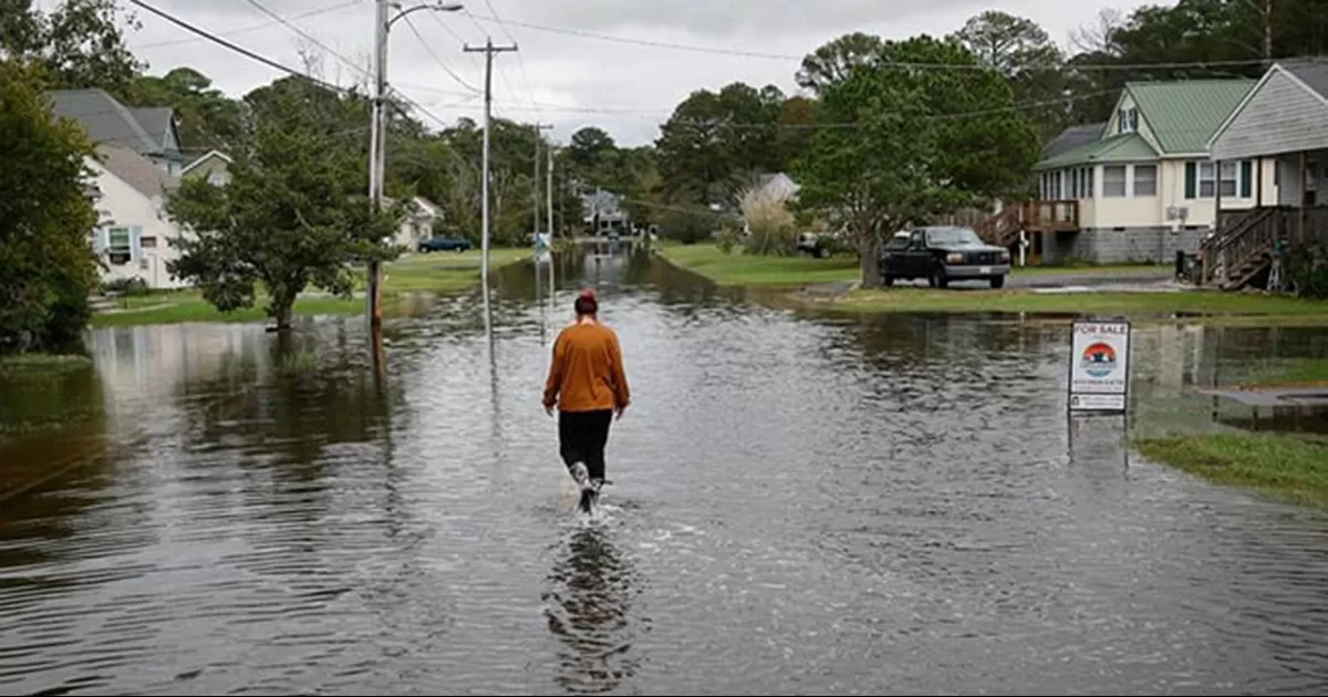 Las fuertes lluvias en la región han dejado hasta el momento una víctima mortal, vehículos atrapados en el agua y otras afectaciones