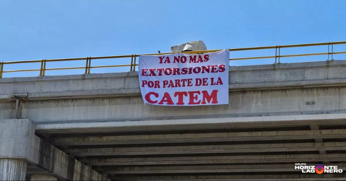 La movilización comenzó alrededor de las 11:00 horas en el cruce de la carretera a Ciudad Juárez y el Segundo Periférico, donde se concentraron aproximadamente 40 vehículos y 10 tractores.