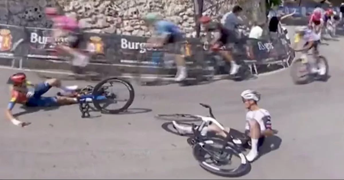 Isaac del Toro sufre caída a unos metros de la meta en la Vuelta a Burgos