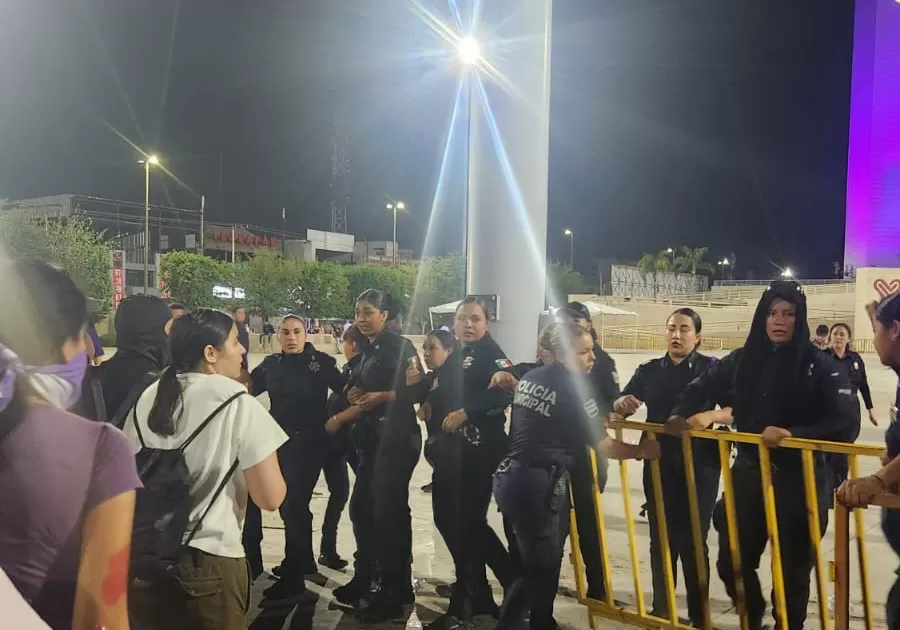 El comunicado, dirigido al alcalde de TorreÃ³n y a la presidenta municipal de GÃ³mez Palacio, seÃ±ala que los ediles enviaron a las corporaciones policiacas para reprimirlas en su derecho de tomar las calles.