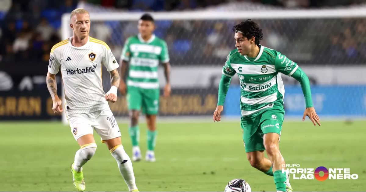 Antes de culminar la primera parte, los albiverdes se quedaron con dos hombres menos en el campo.