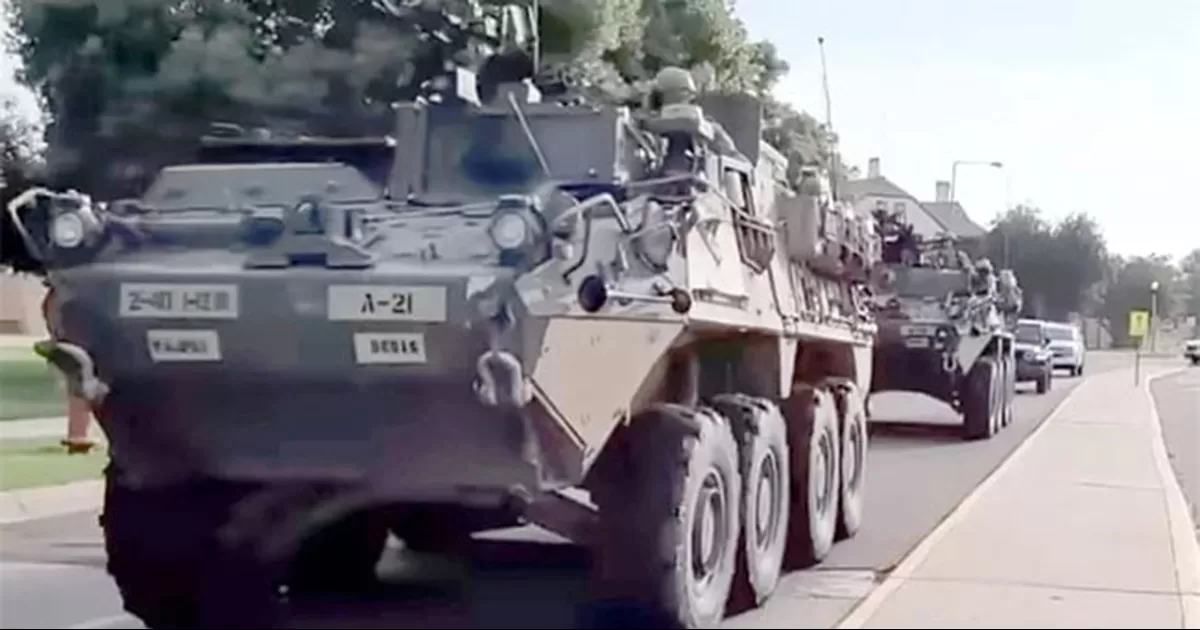 Esta imagen no es de una zona en guerra de Afganistán o Irak, sino que se ha vuelto común en la frontera de Estados Unidos con México