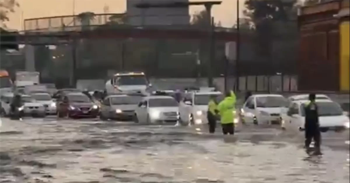 Por segunda día las gran cantidad de lluvia ha provocado caos en la CDMX y suspensión de vuelos en el AICM