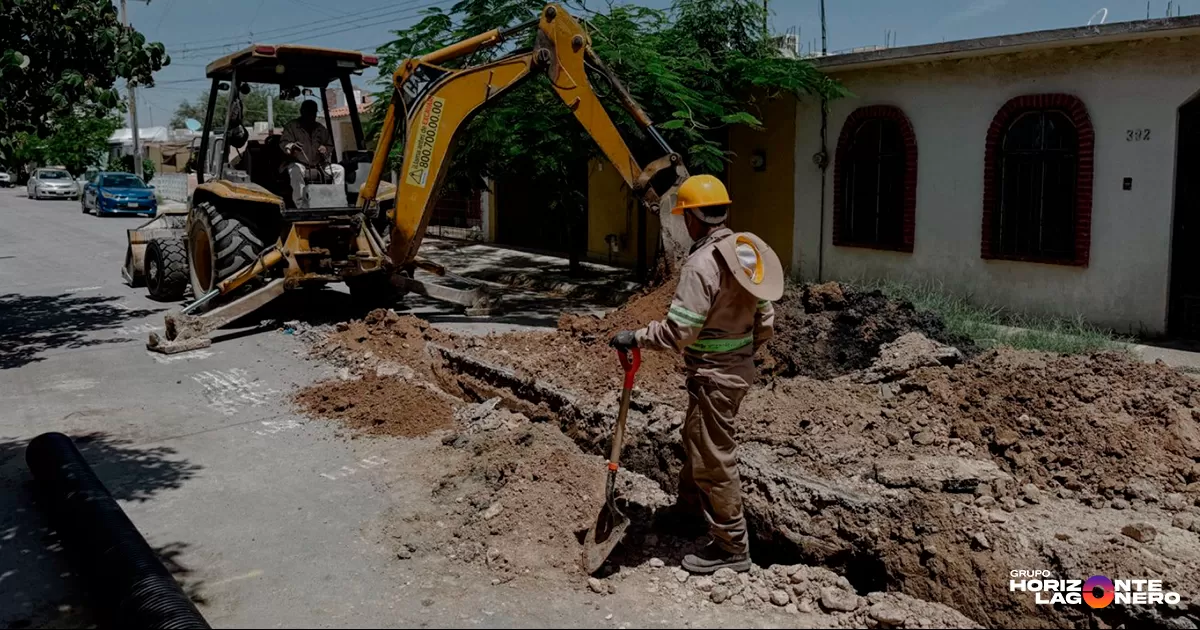 Los trabajos obedecen a que un tramo del colector sanitario Constitución está colapsado, por lo que se repondrá para asegurar el flujo continuo de las aguas residuales en este sector.
