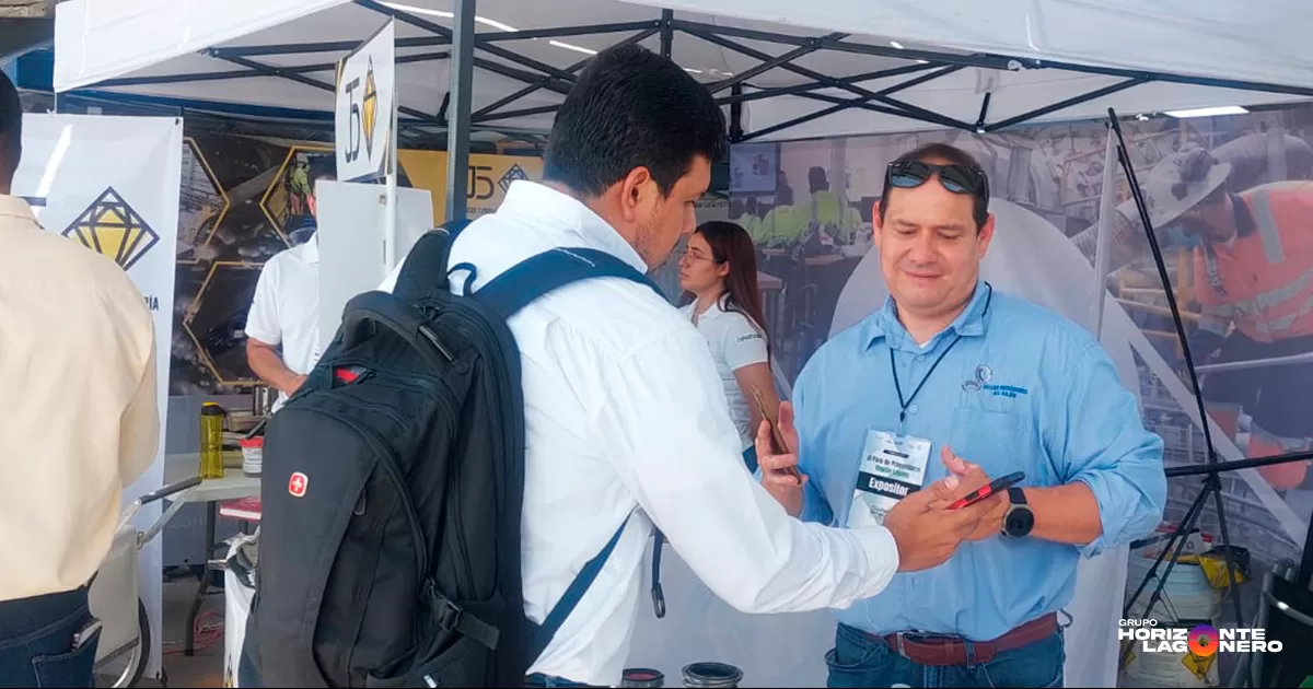 José Ricardo López Solís, subsecretario de Desarrollo Empresarial e Industrial de SEDECO, destacó que desde la constitución del Clúster Minero de Durango se ha respaldado la labor de la industria duranguense que impulsa nuevas políticas públicas y que requiere de nuevas estrategias de comercialización, producción y de exportación.
