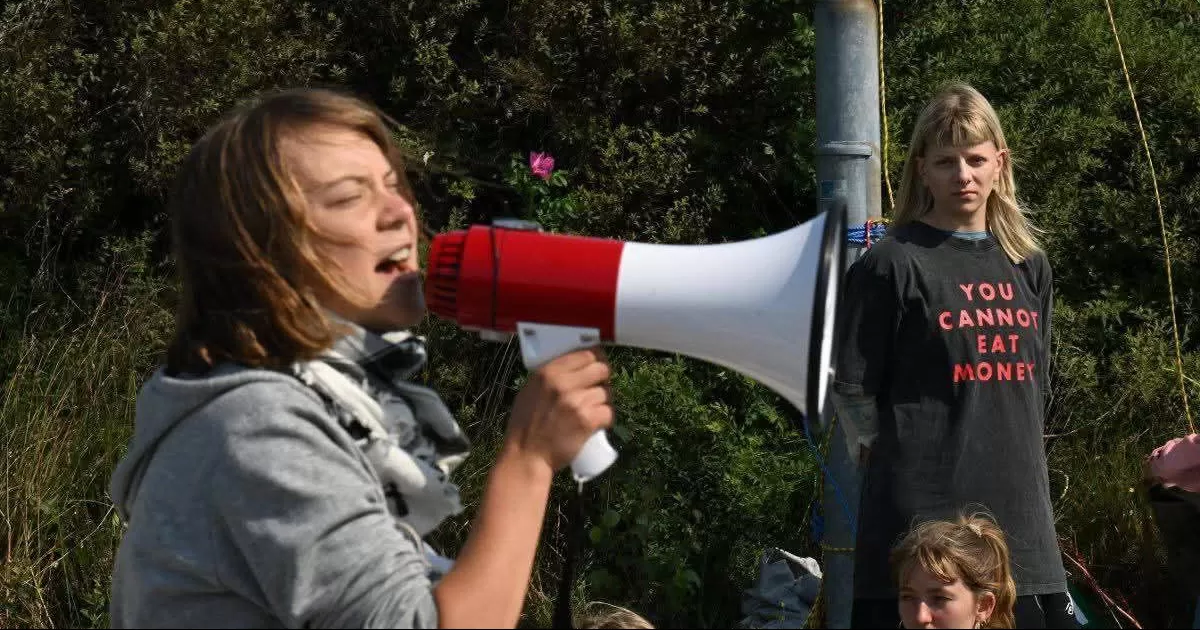 Aurora y Greta Thunberg se unen en protesta contra la industria petrolera en Noruega