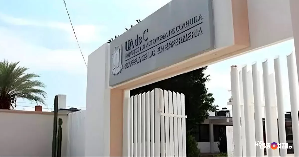 La directora de la facultad, Irma del Valle Murillo Rodríguez, destacó el arduo trabajo de los docentes en la formación de profesionales que hoy se desempeñan en diversas instituciones de salud.