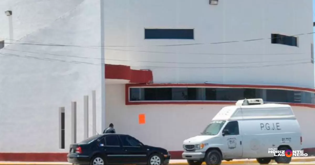 De acuerdo con el reporte número la señora Melisa encontró a su hijo, identificado como Sergio David, de 12 años de edad, suspendido con una correa en el patio de la vivienda ubicada en calle Guadalupe Amor, esquina con Mauricio Magdaleno.