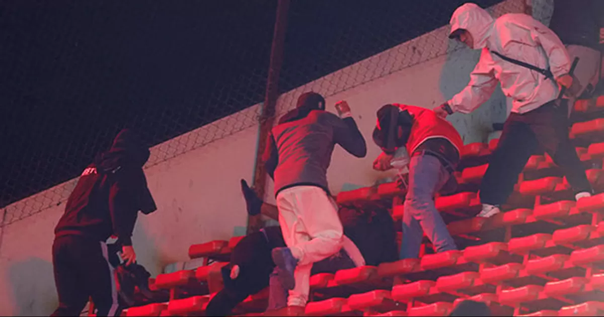 El juego entre Universidad de Chile e Independiente de Argentina, de octavos de final de la Copa Sudamericana, fue cancelado por violencia