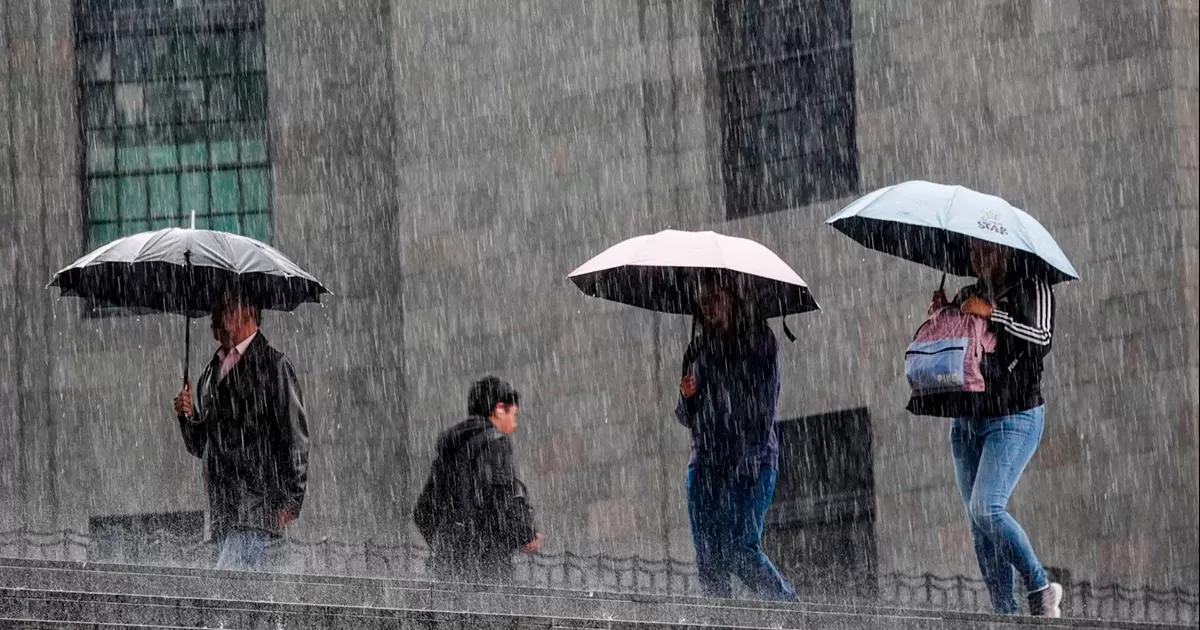 La temporada de frío se caracteriza por el descenso de temperatura, vientos fuertes, lluvias y nevadas, principalmente en el norte del país