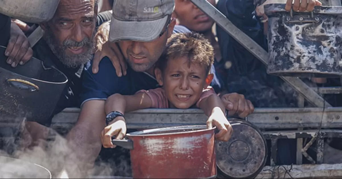La Ciudad de Gaza y sus alrededores están sufriendo de forma oficial una hambruna y es probable que se extienda, según determinó un monitor mundial