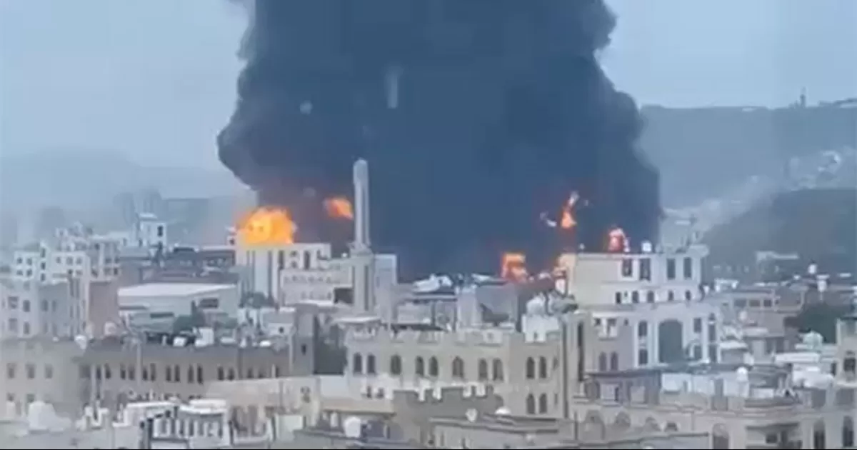 Ataques aéreos de Israel contra la capital del Yemen dejan al menos dos muertos y 35 heridos