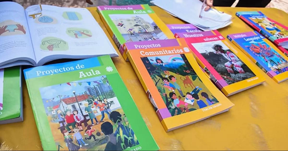 Los materiales están en constante revisión, dijo el secretario de Educación, ‘pero no es que haya errores que se tengan que estar corrigiendo’
