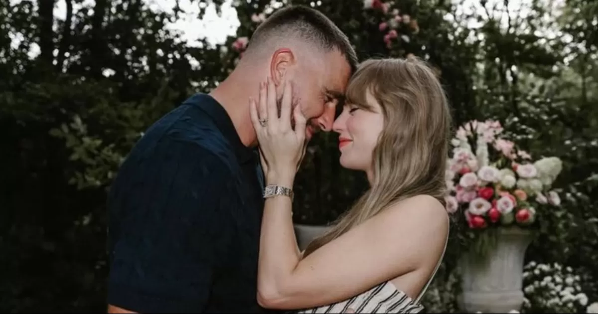 ¡El amor está en el aire y viene con soundtrack incluido! Taylor Swift y Travis Kelce, la pareja más hot del pop y la NFL, confirmaron que se casan y la noticia ya tiene al mundo entero en modo “Enchanted”