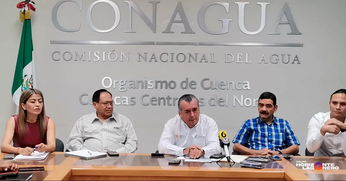 Juan Gabriel Riestra Beltrán, director de Cuencas Centrales del Norte de la Comisión Nacional del Agua, afirmó que en colaboración con los organismos, se trabaja en reducir la extracción de agua y frenar la baja anual de 2 metros en el nivel del acuífero.