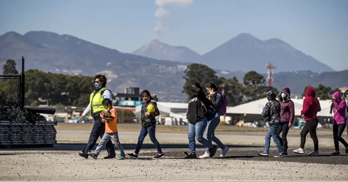 La jueza del distrito de Columbia Sparkle L. Sooknanan ordenó al Ejecutivo no deportar durante dos semanas a diez niños guatemaltecos