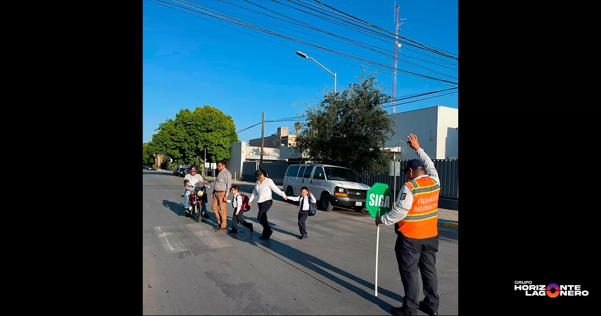Para agilizar el tránsito y prevenir accidentes, 100 elementos de la dependencia fueron desplegados en zonas escolares clave, como el bulevar Revolución, Nogalera y la carretera a Santa Fe.