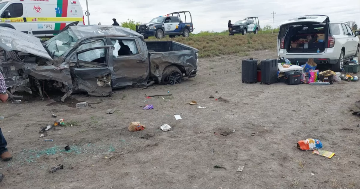 Tres lesionados en choque volcadura en carretera 57 en Allende