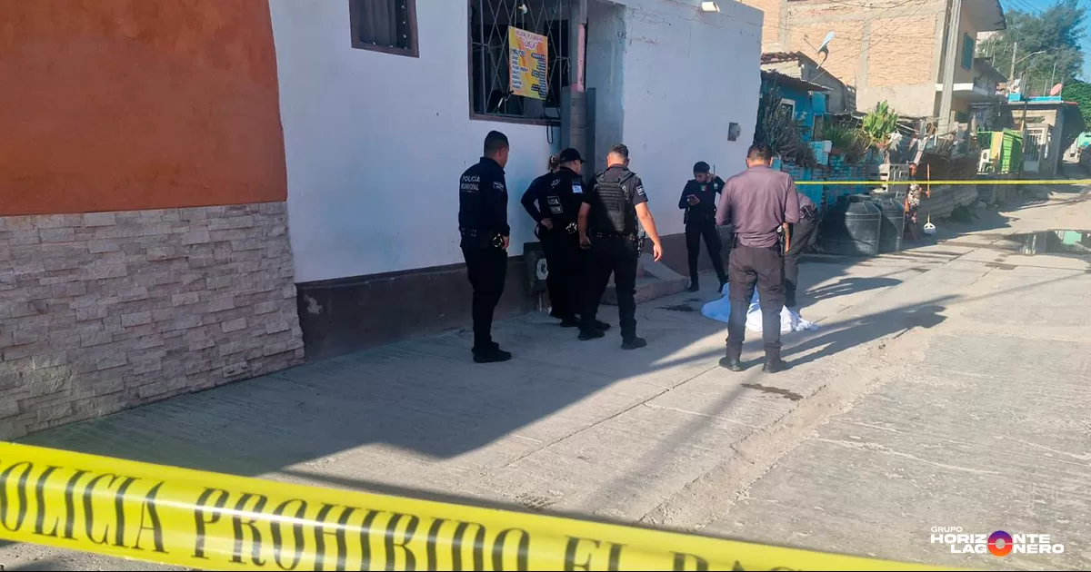 El hecho ocurrió en un domicilio ubicado en la cerrada Antonio de la Peña #928, donde se informó sobre la muerte de William Alejandro Rosales Aguilera, de 43 años de edad.