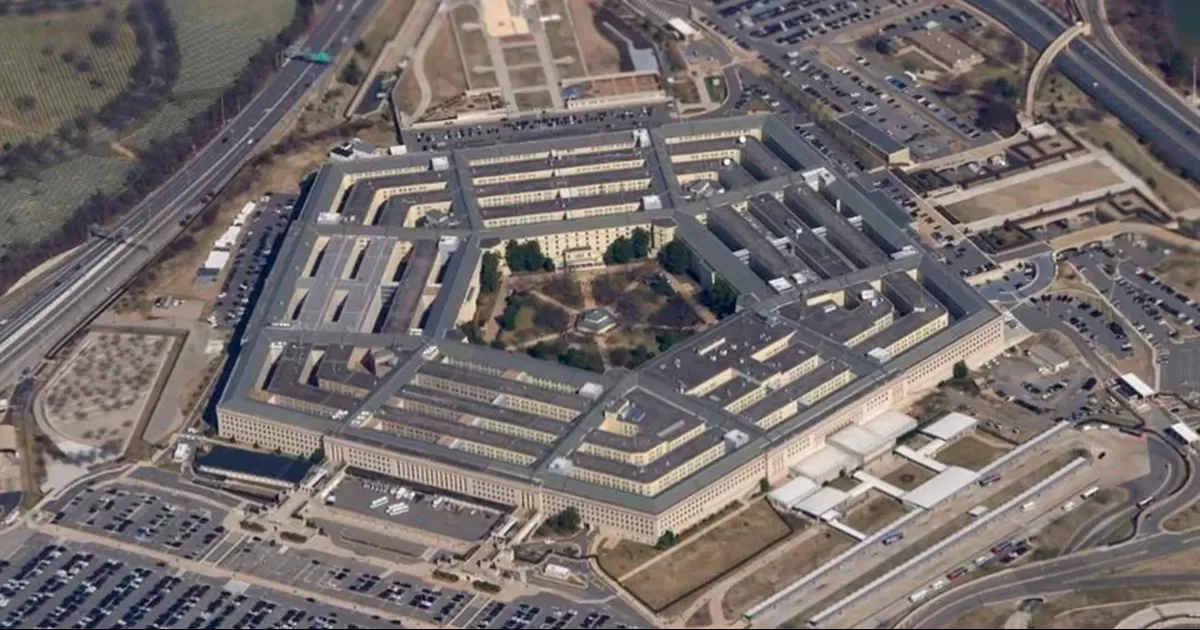 Trump firmará decreto para cambiar nombre del Pentágono por el de 'Departamento de Guerra', según funcionario.
