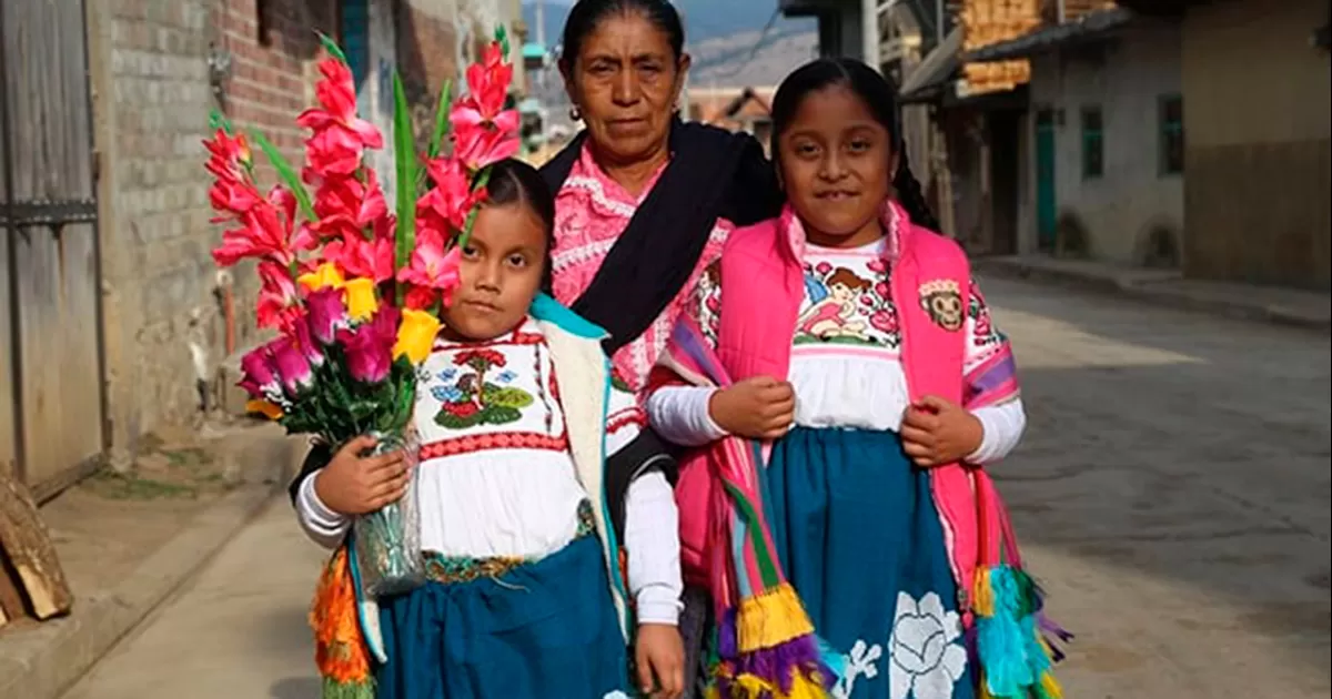 México celebra por primera vez día de la Mujer Indígena; izarán bandera a toda asta