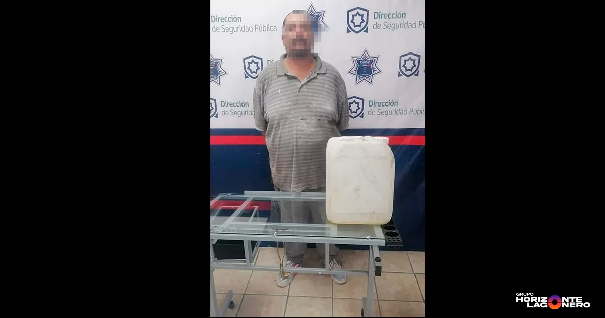Hombre incendia sala de domicilio y es detenido por la Policía Municipal de Torreón